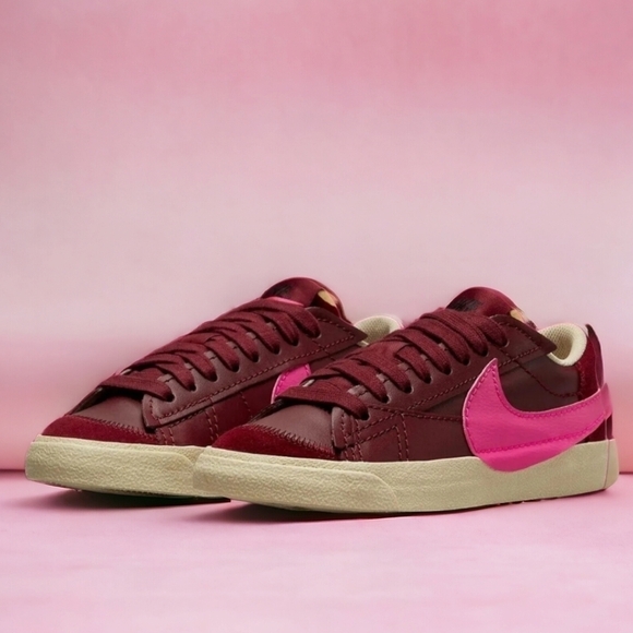 NIKE BLAZER LOW JUMBO SNEAKER SIZE WOMEN'S 11.5 - Picture 1 of 16